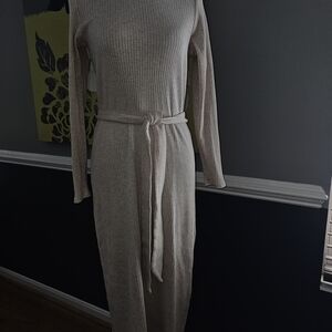 EUC - American Eagle Outfitters Cream Long Sleeve Dress SIZE M